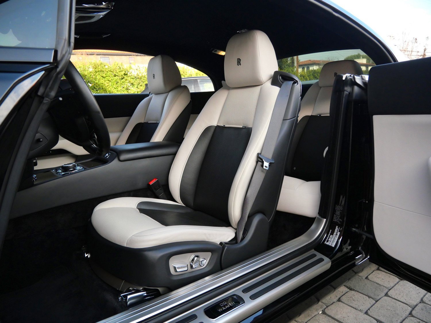 Used 2017 Rolls-Royce Wraith image 24