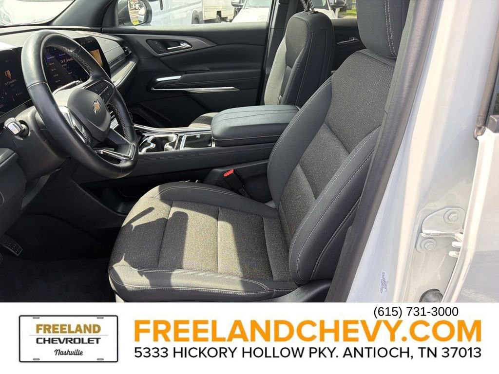 Used 2024 Chevrolet Traverse LT FWD image 24