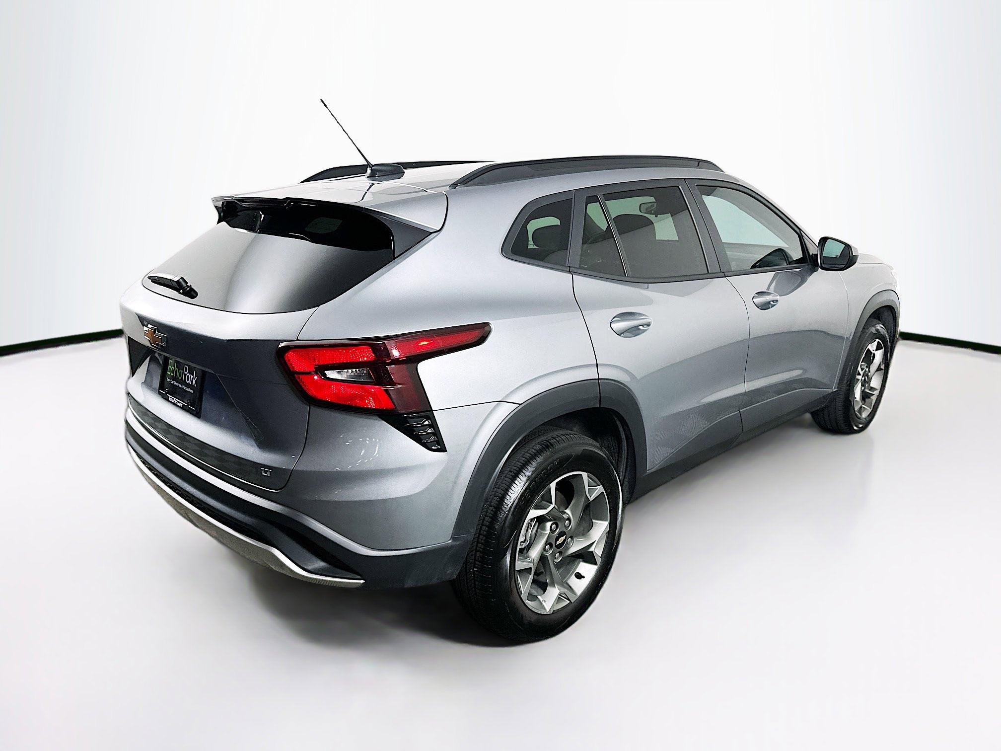 Used 2025 Chevrolet Trax LT w/ LT Convenience Package image 9