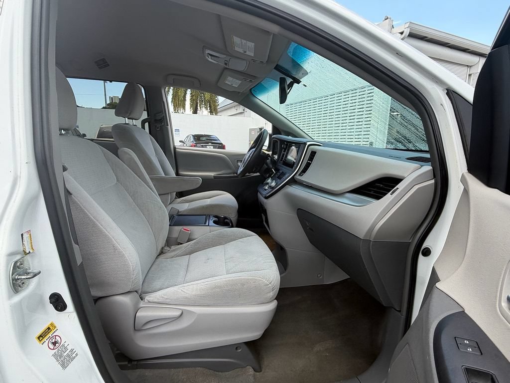 Used 2015 Toyota Sienna LE FWD image 12