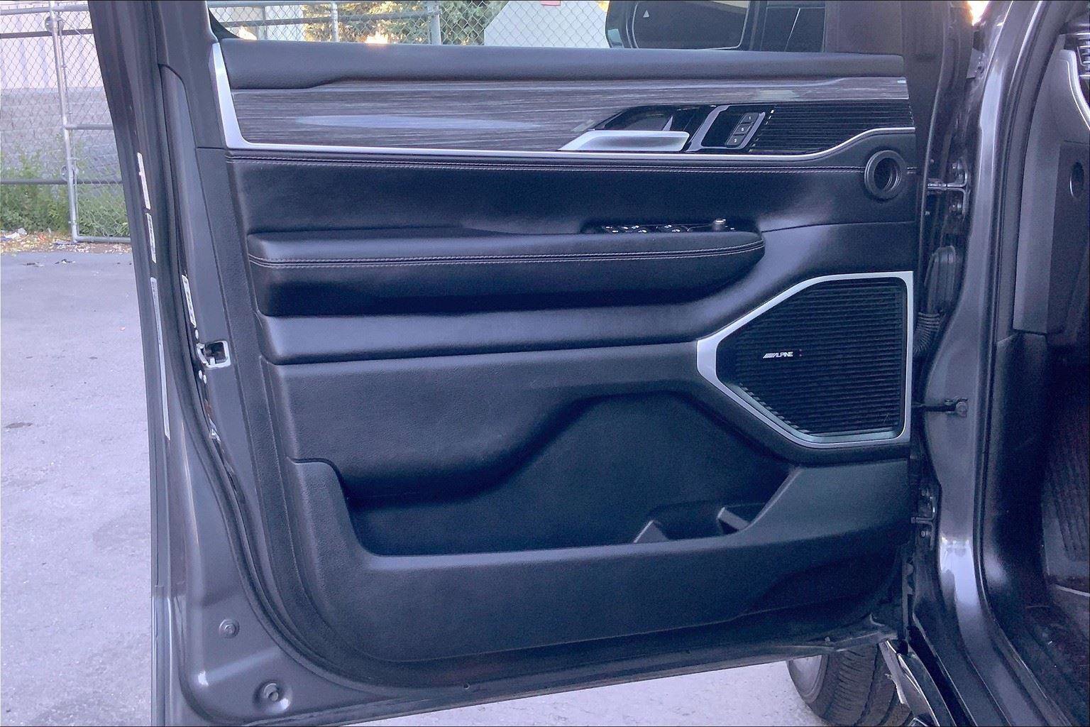 Used 2022 Jeep Wagoneer Series III w/ Flexible Seating Group image 23