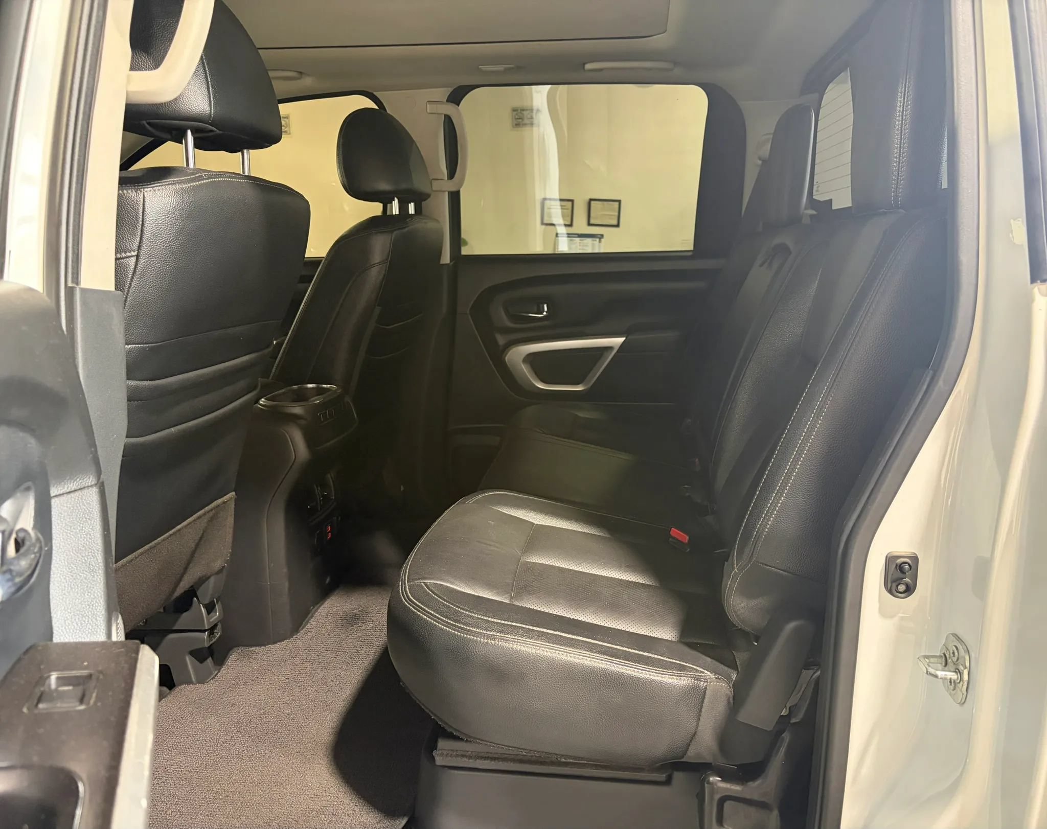 Used 2020 Nissan Titan SL w/ Moonroof Package AWD/4WD image 15