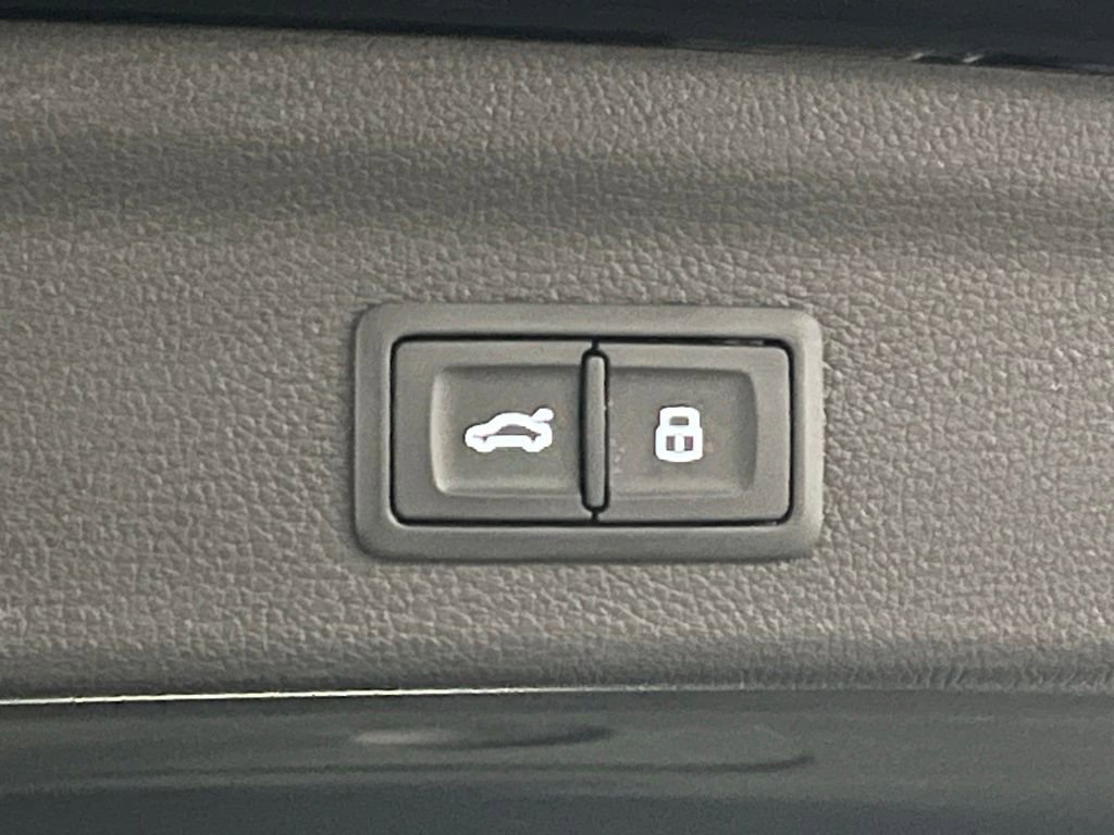 Used 2020 Audi Q3 2.0T Premium w/ Convenience Package image 37