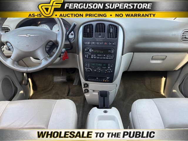 Used 2006 Chrysler Town & Country Touring FWD image 9