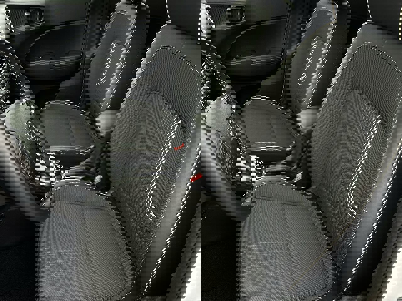 Used 2022 Hyundai Venue Limited image 14