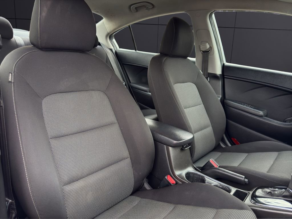 Used 2017 Kia Forte LX image 14