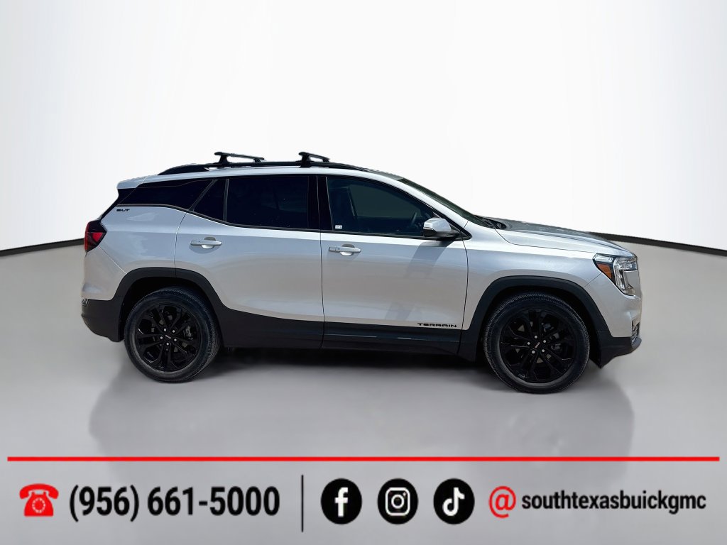Used 2022 GMC Terrain SLT w/ LPO, 'HIT The Road' Package FWD image 9
