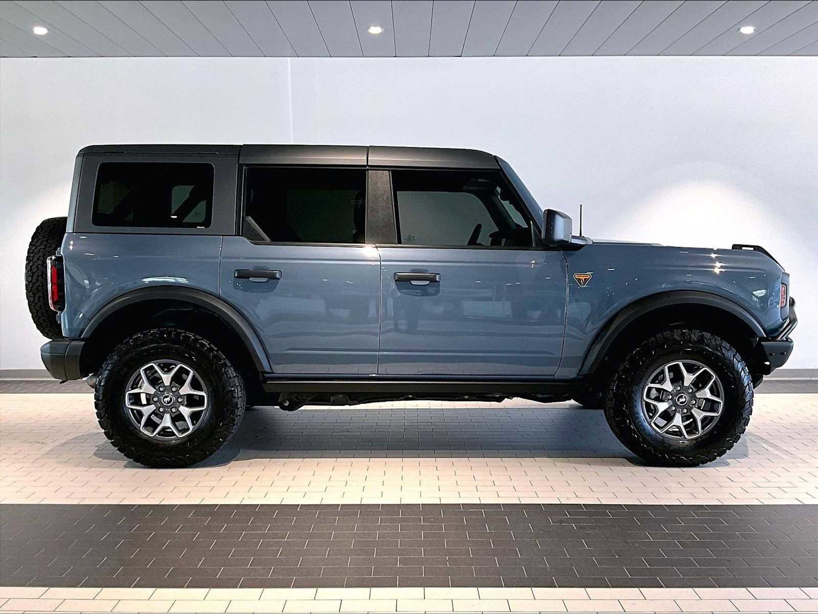 Used 2024 Ford Bronco Badlands image 11