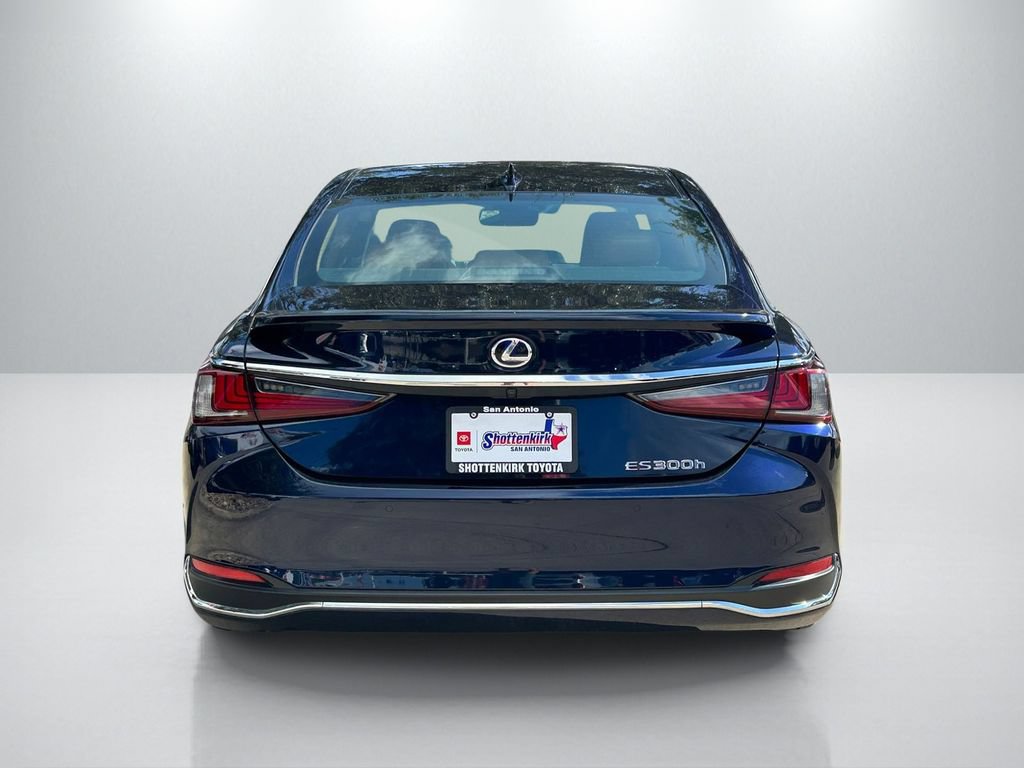 Used 2022 Lexus ES 300h w/ Luxury Package FWD image 6