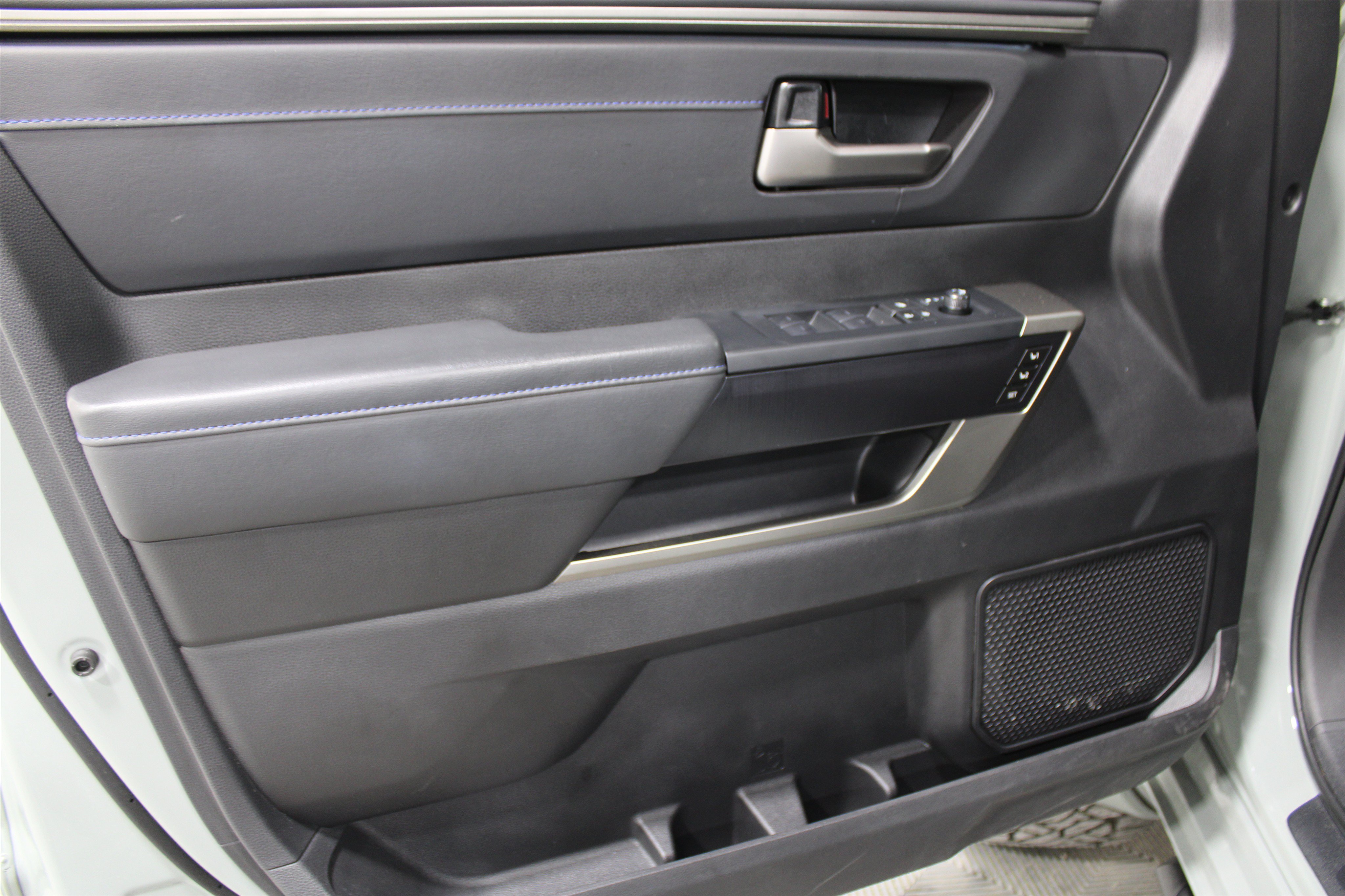 Used 2026 Toyota Tundra Platinum w/ TRD Off-Road Package AWD/4WD image 6