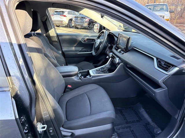 Used 2019 Toyota RAV4 LE image 9