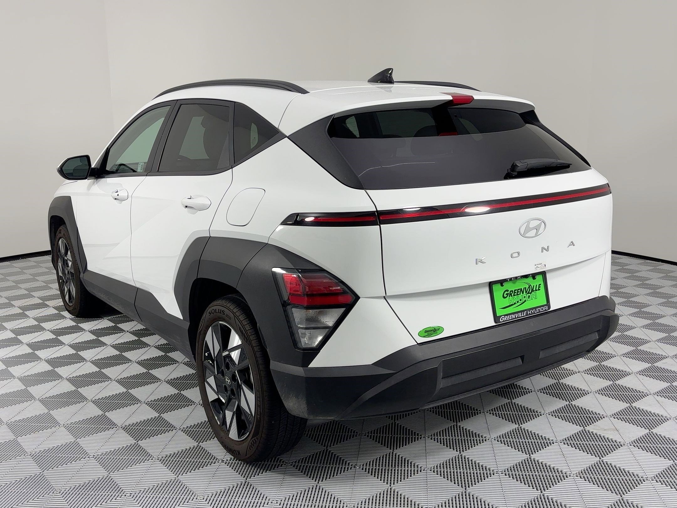Used 2024 Hyundai Kona SEL image 3