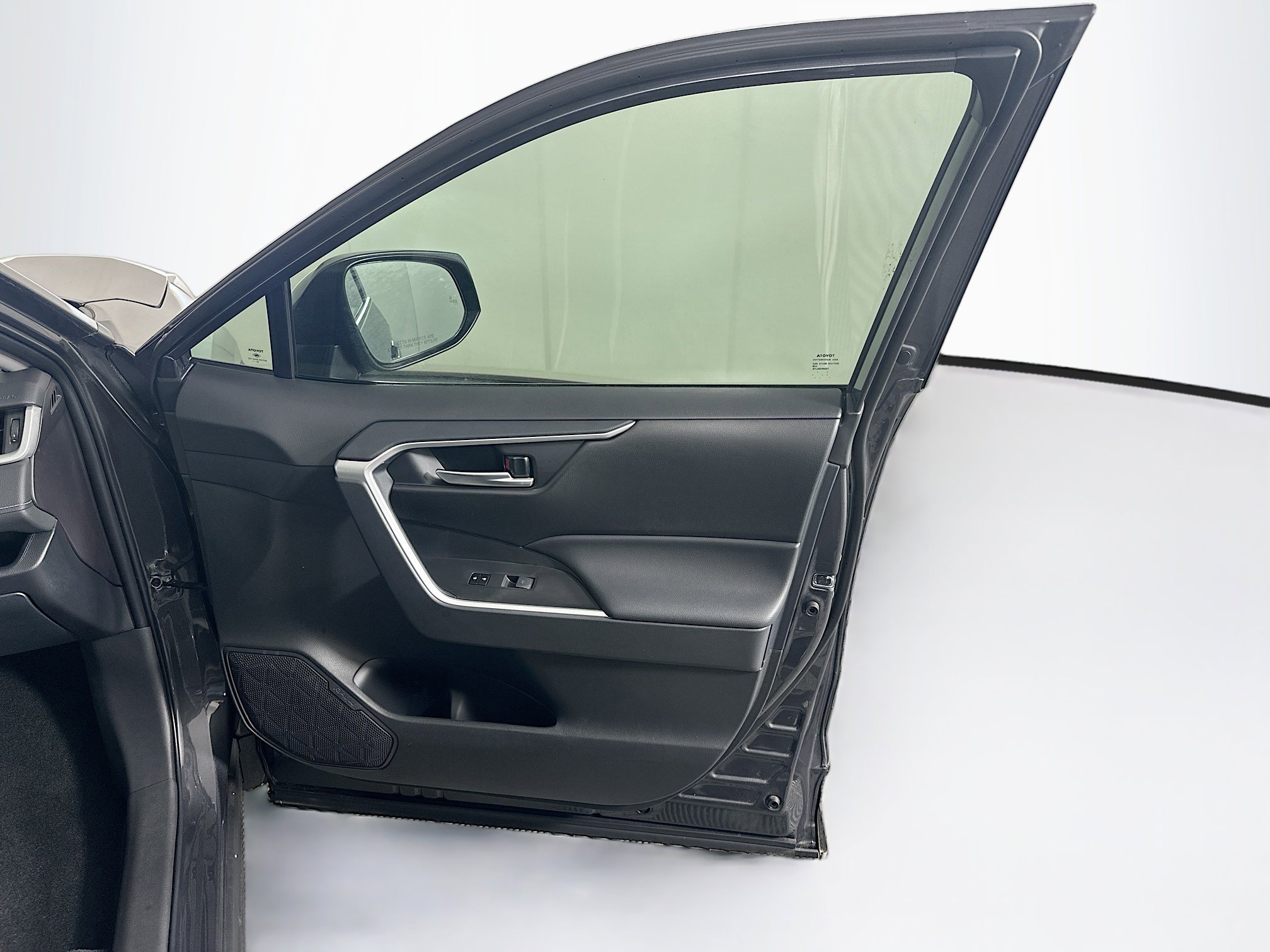 Used 2025 Toyota RAV4 XLE w/ Convenience Package FWD image 32