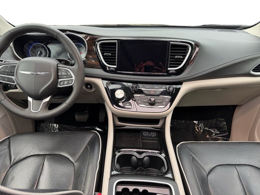 Used 2023 Chrysler Pacifica Limited image 24