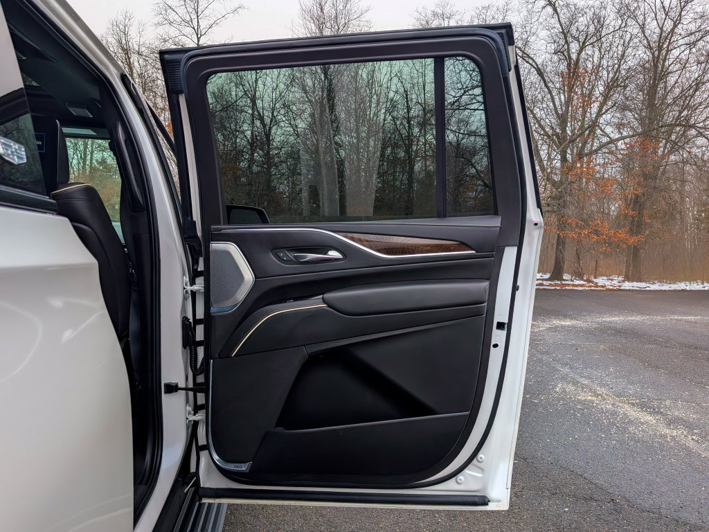 Used 2022 Cadillac Escalade ESV Sport Platinum w/ LPO, ONYX Package image 12