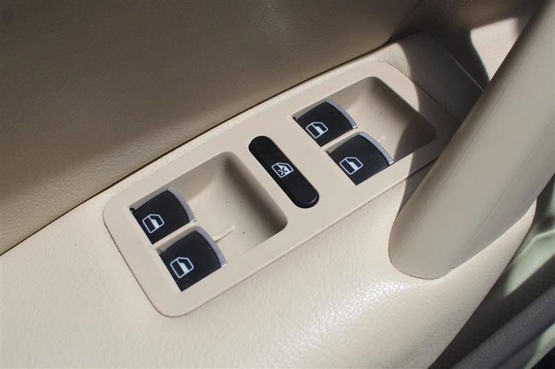 Used 2012 Volkswagen Passat 2.5 SE image 13