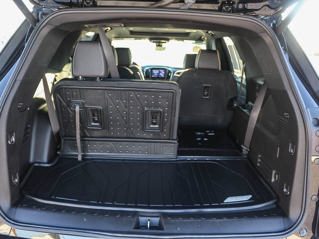 Used 2023 Chevrolet Traverse Premier w/ Redline Edition image 28