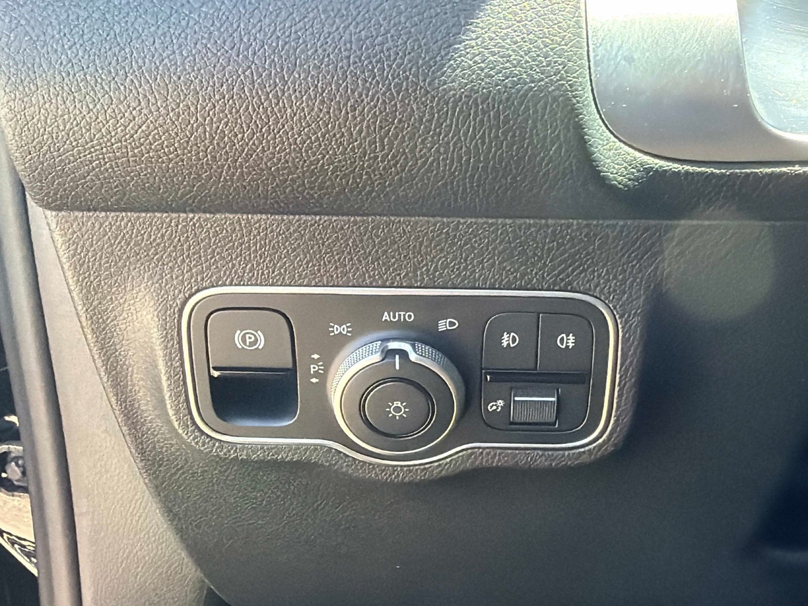 Certified 2026 Mercedes-Benz GLB 250 image 28