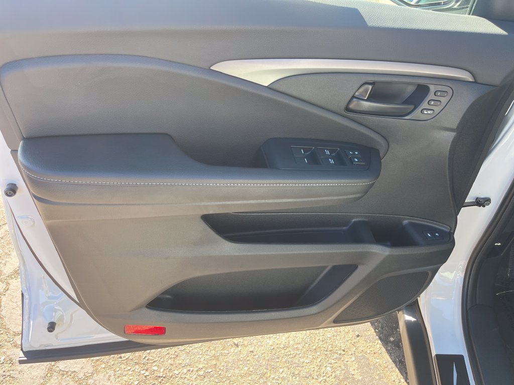 Used 2025 Honda Passport EX-L image 10