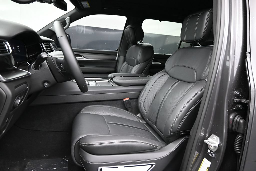 New 2026 Jeep Grand Wagoneer Summit w/ Premium Group III AWD/4WD image 2