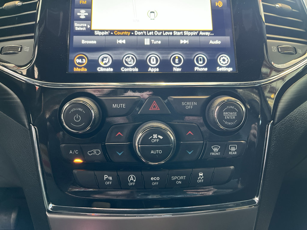 Used 2022 Jeep Grand Cherokee Laredo X RWD image 24