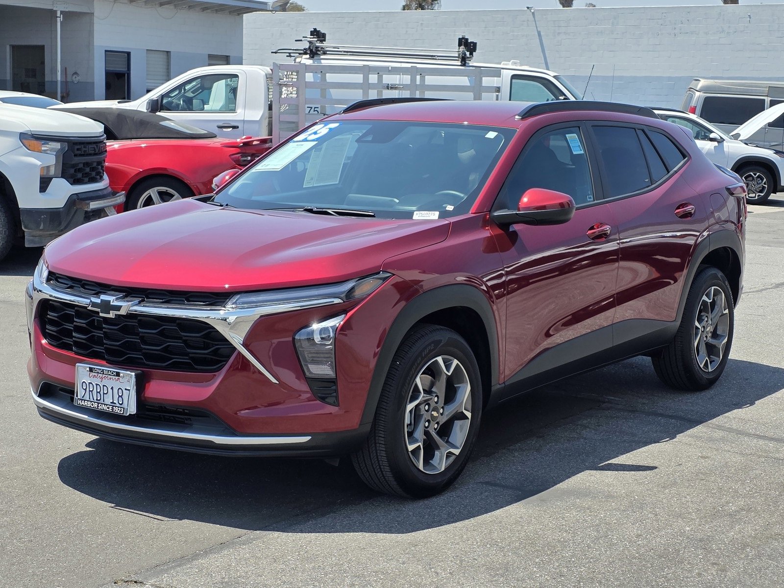 Certified 2025 Chevrolet Trax LT w/ Driver Confidence Package image 16