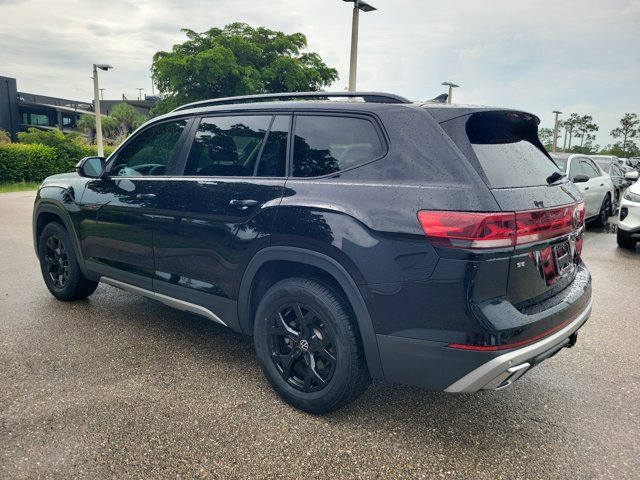 Used 2024 Volkswagen Atlas Peak Edition SE AWD/4WD image 5