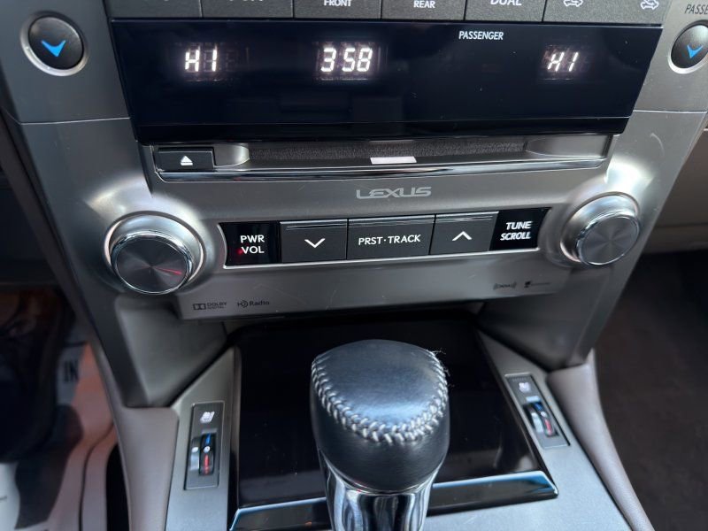 Used 2017 Lexus GX 460 image 28