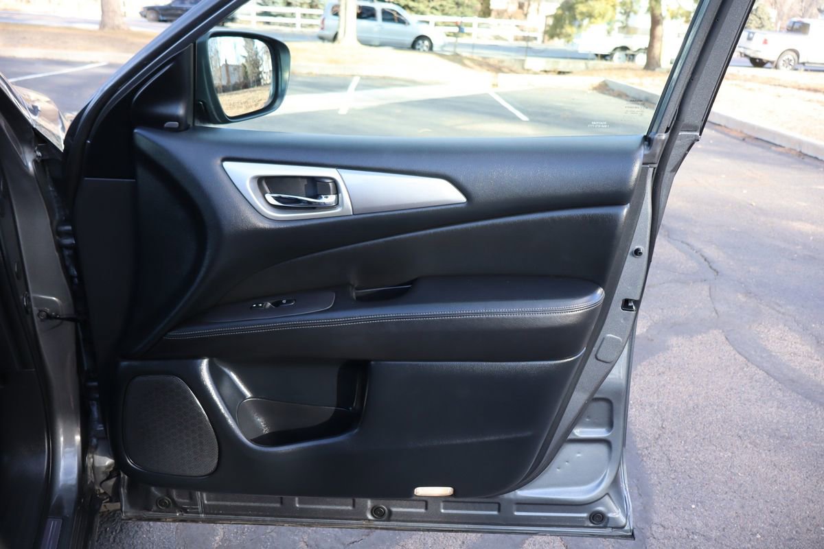 Used 2019 Nissan Pathfinder SL AWD/4WD image 28