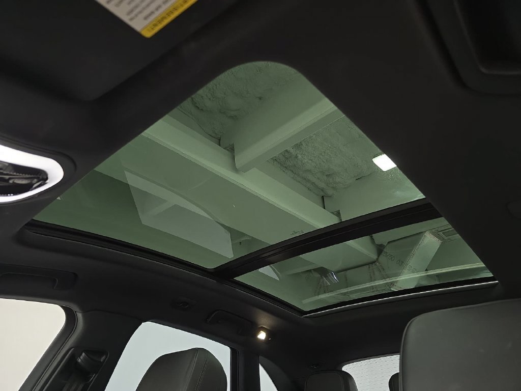 Certified 2024 Porsche Macan S AWD/4WD image 26