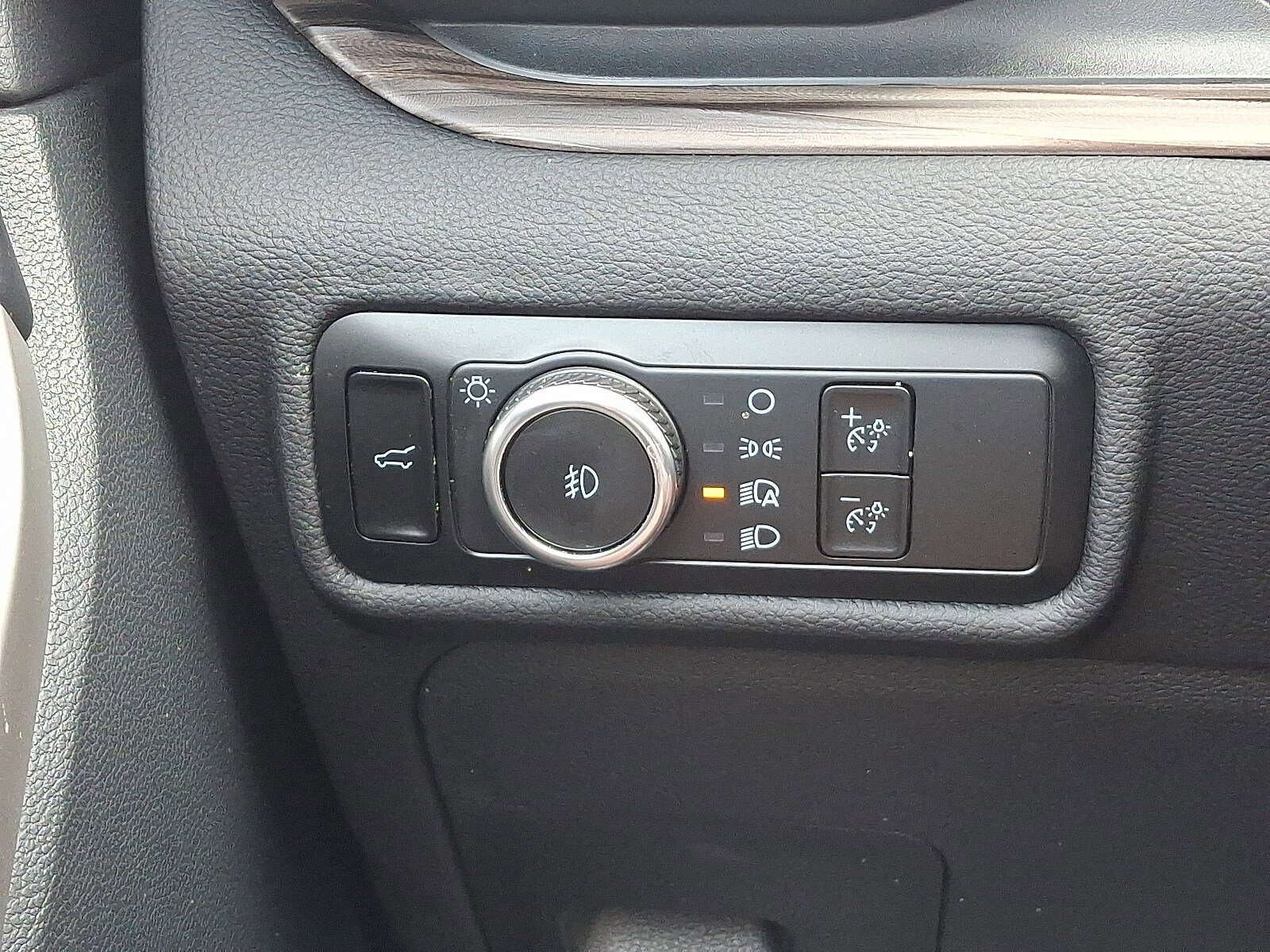 Certified 2023 Ford Explorer Limited w/ Limited Technology Package image 24