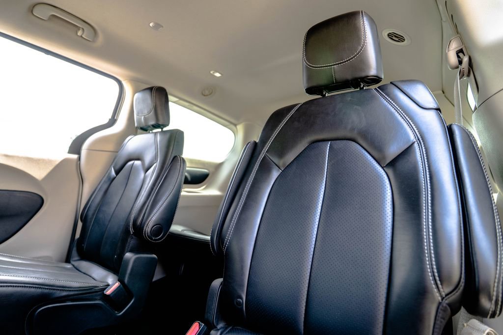 Used 2023 Chrysler Pacifica Touring-L FWD image 31