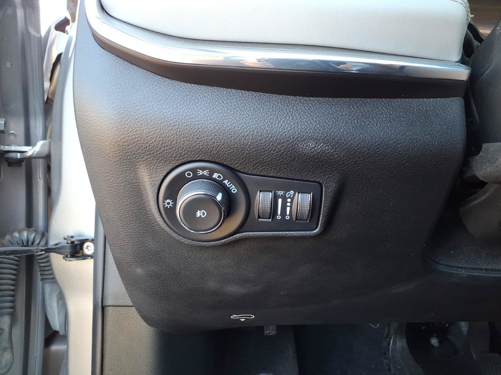 Certified 2022 Jeep Compass Limited AWD/4WD image 16