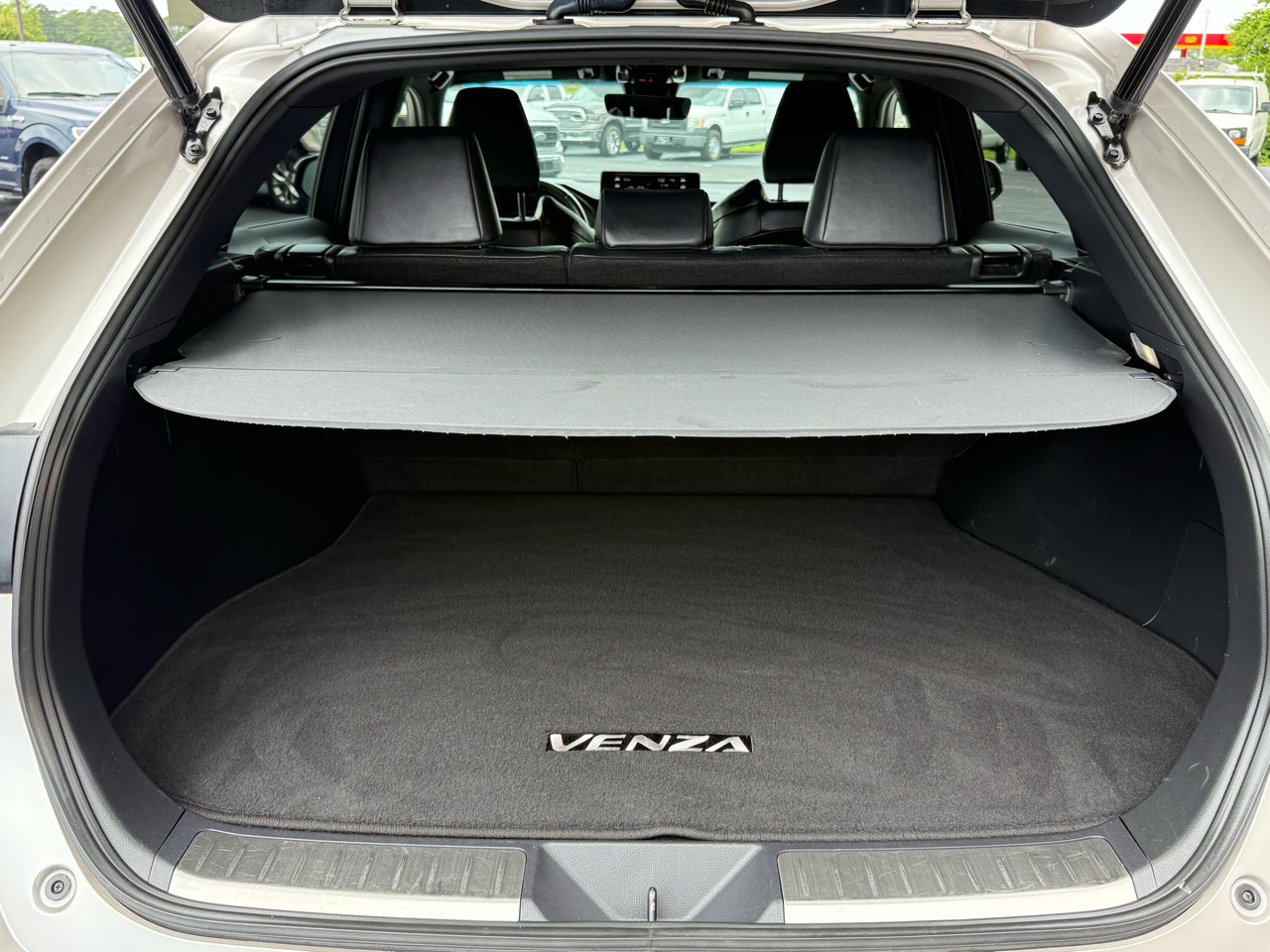 Used 2021 Toyota Venza XLE image 13