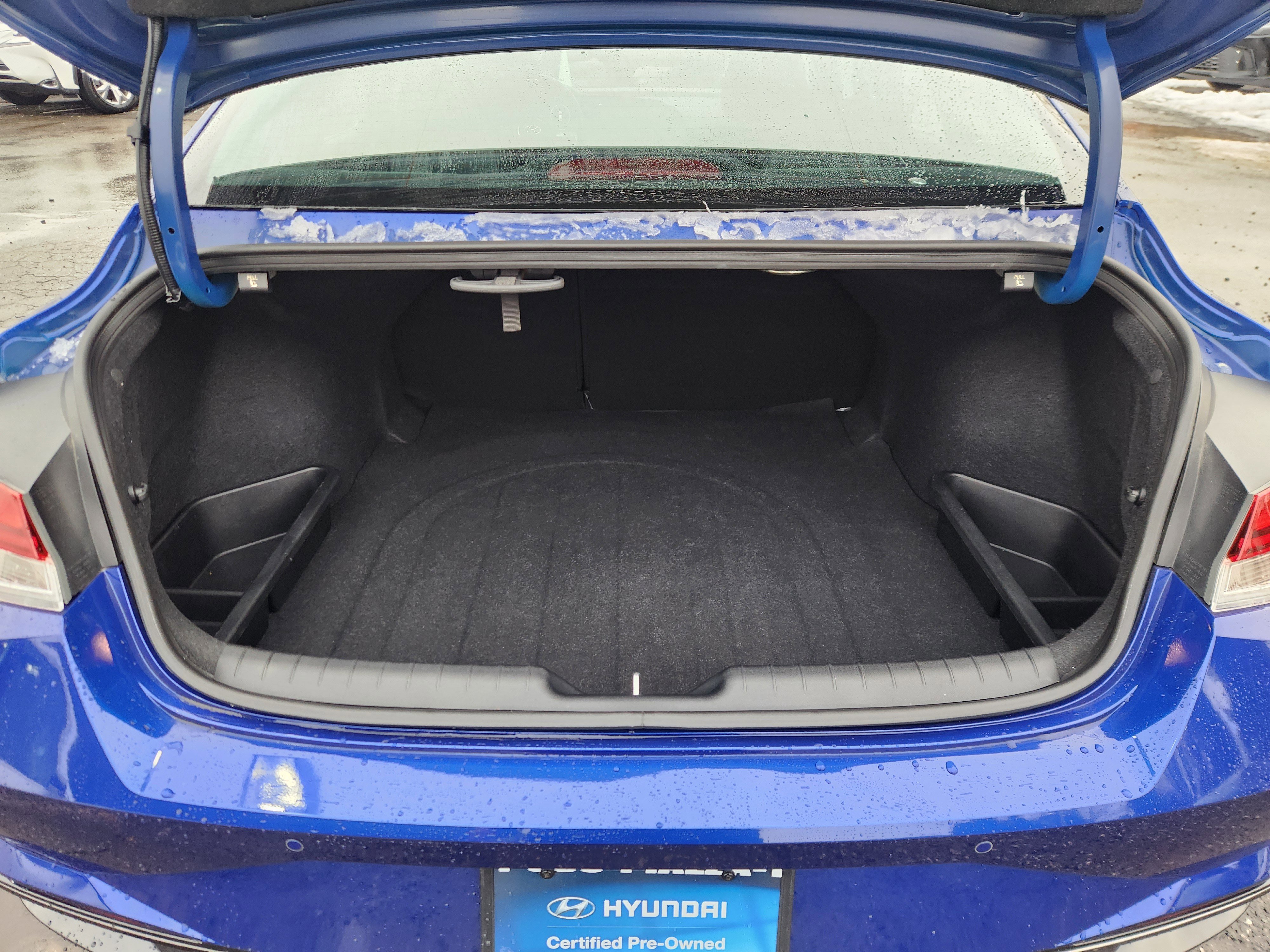 Certified 2023 Hyundai Elantra Limited w/ Preferred Accessory Package image 20