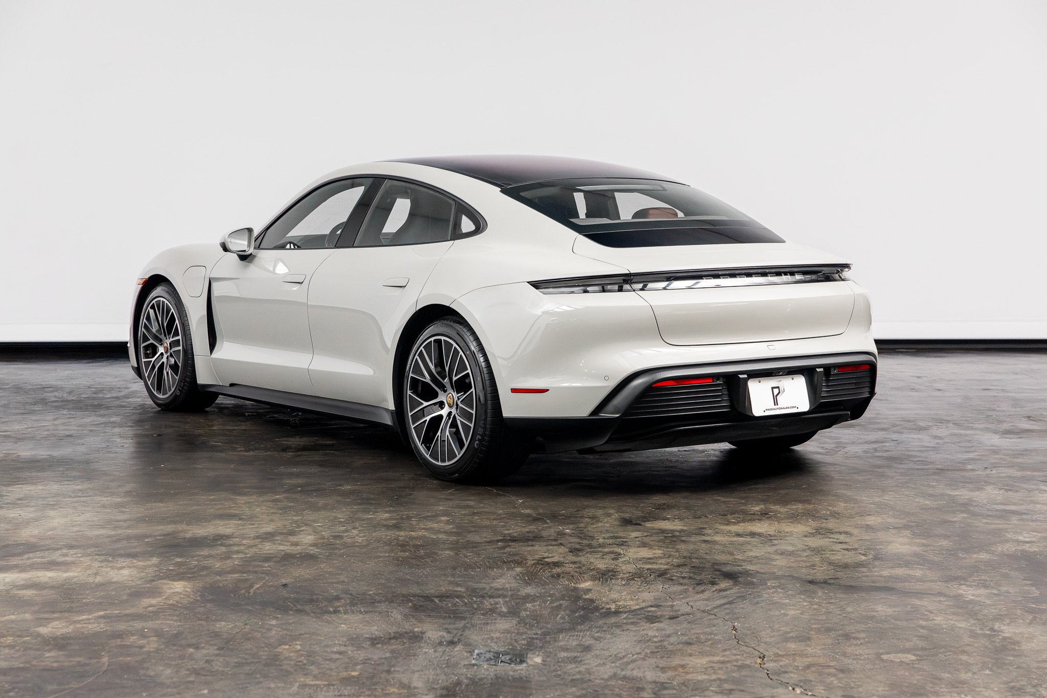 Used 2021 Porsche Taycan RWD image 15