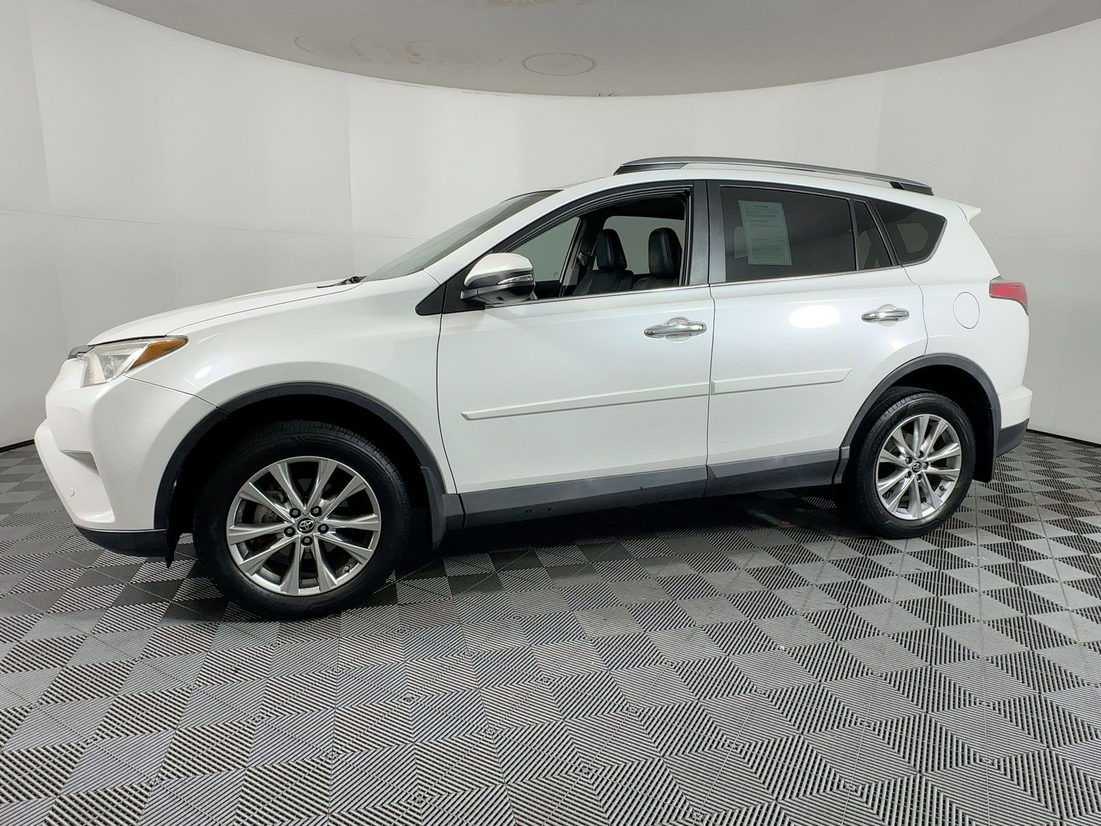 Used 2018 Toyota RAV4 Limited w/ Advanced Technology Package image 2