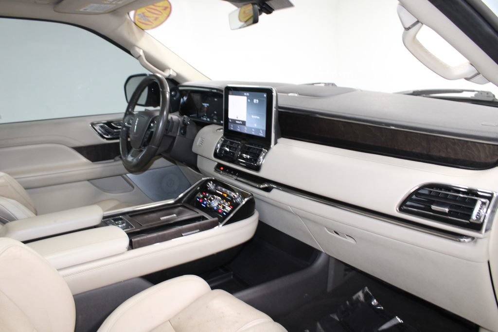 Used 2020 Lincoln Navigator L Reserve w/ Luxury Package AWD/4WD image 31