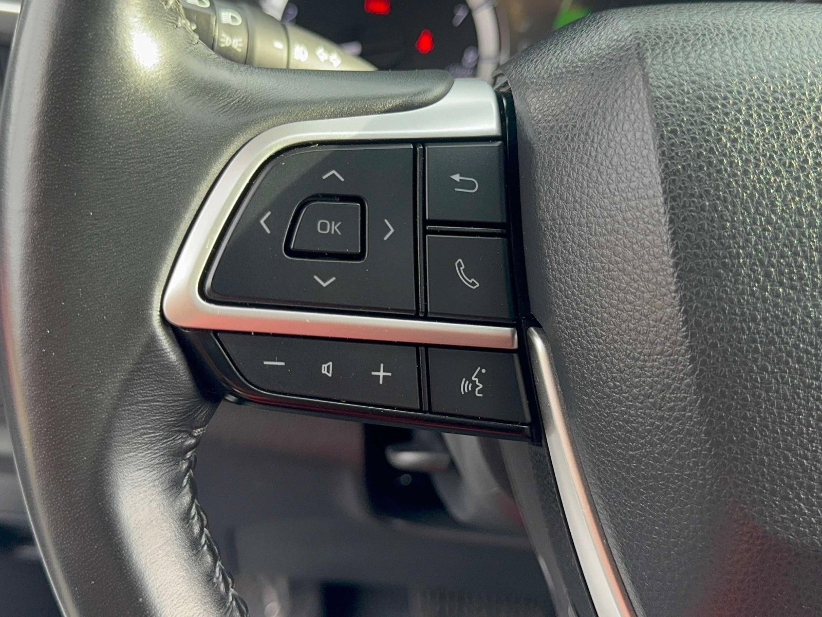 Used 2023 Toyota Highlander XSE image 17