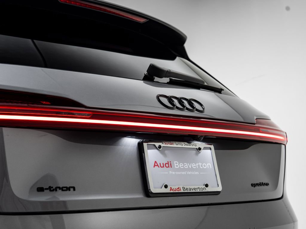 Used 2023 Audi e-tron Premium Plus w/ Premium Plus Package AWD/4WD image 36