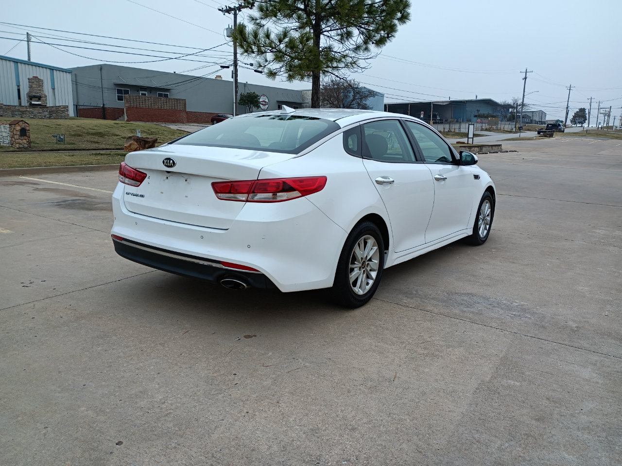 Used 2018 Kia Optima LX image 3