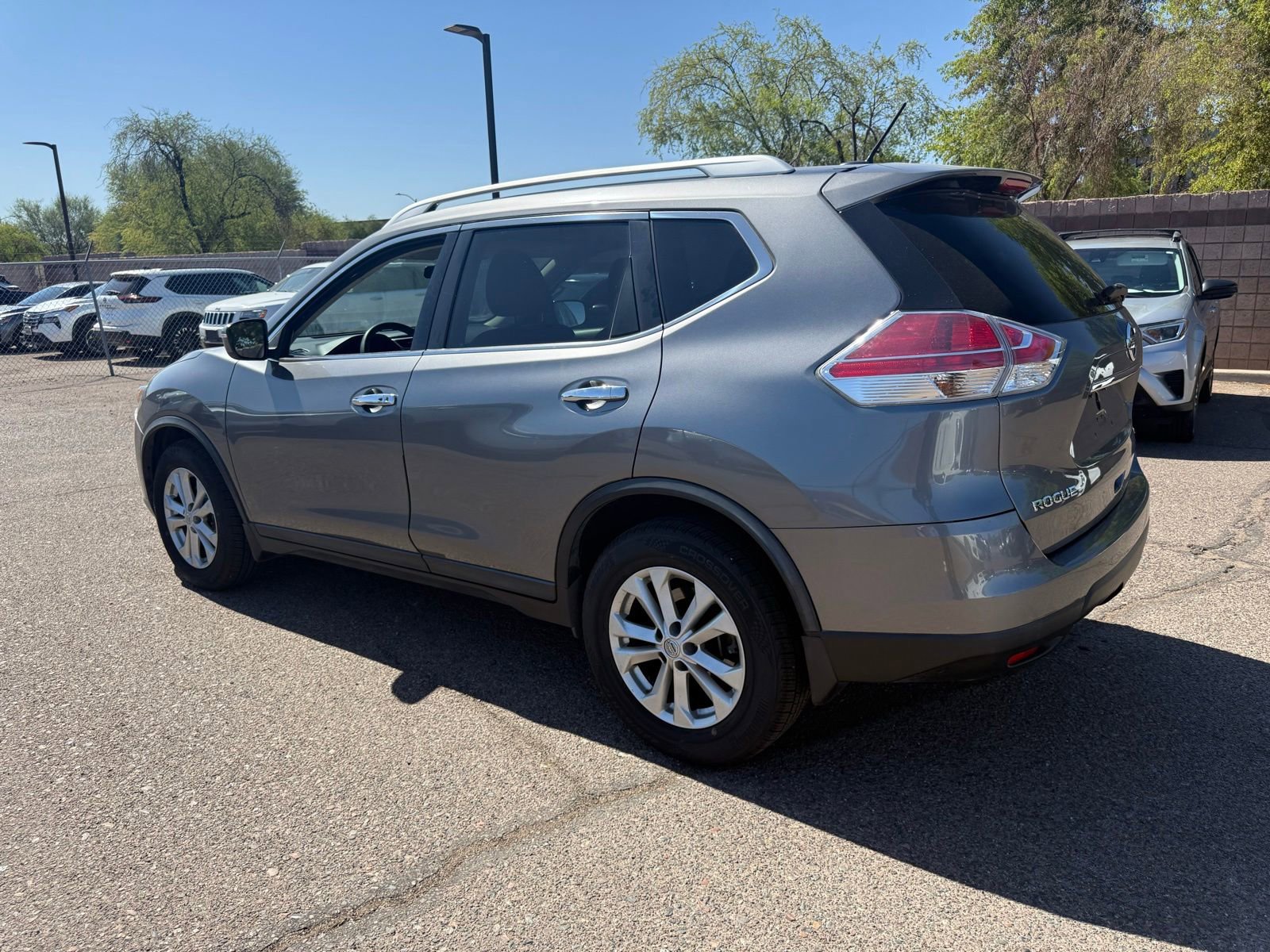 Used 2016 Nissan Rogue SV FWD image 7