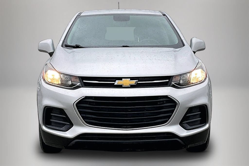 Used 2022 Chevrolet Trax LS w/ Tint and Cruise Package FWD image 3