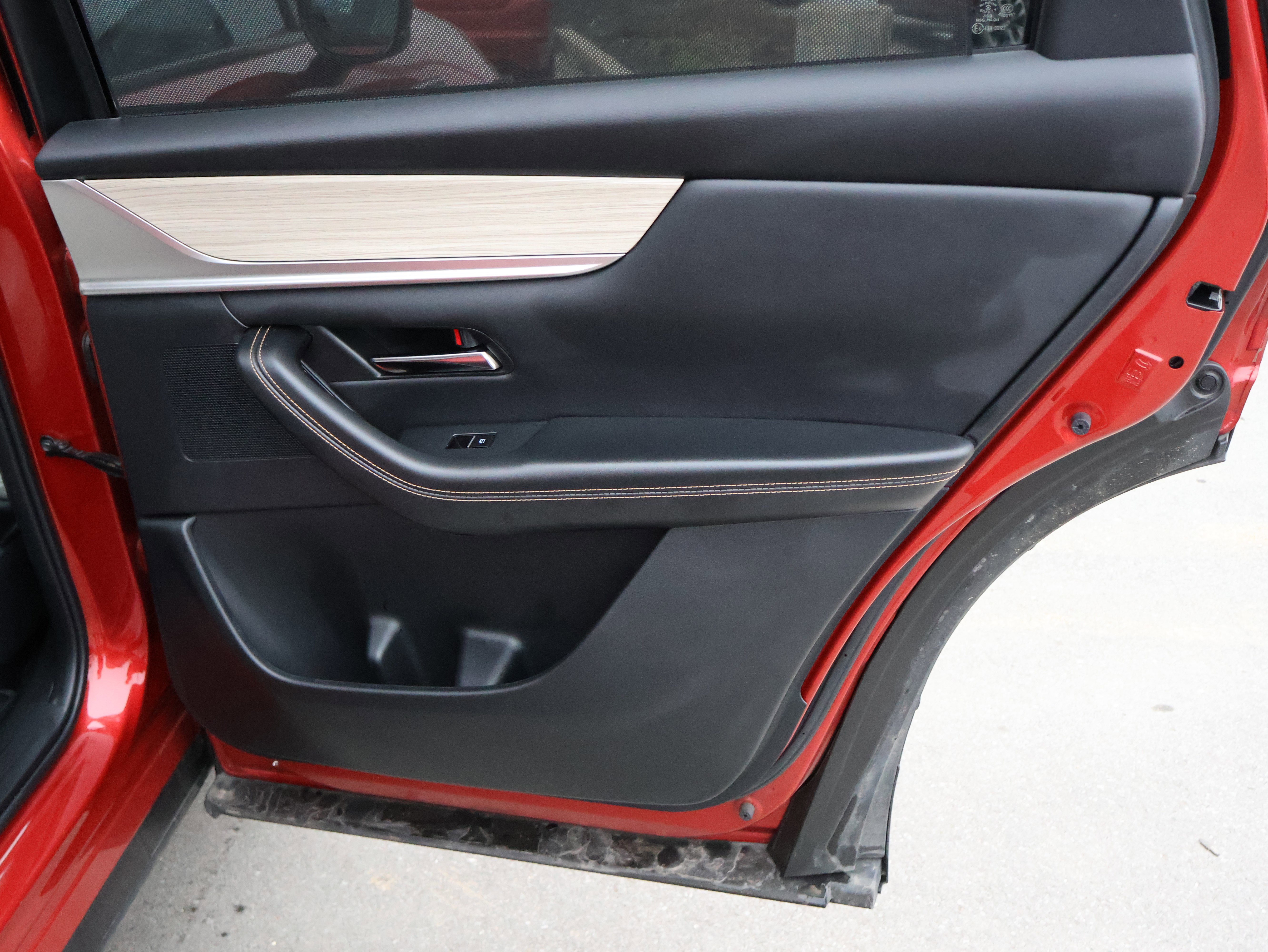 Used 2025 MAZDA CX-70 Plug-In Hybrid w/ Premium Pkg image 13