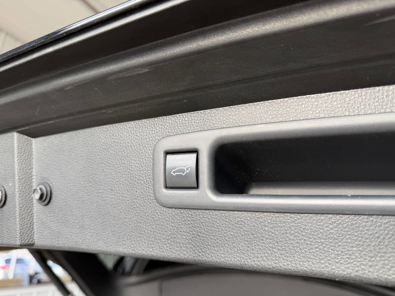 Used 2020 Toyota Highlander LE image 30