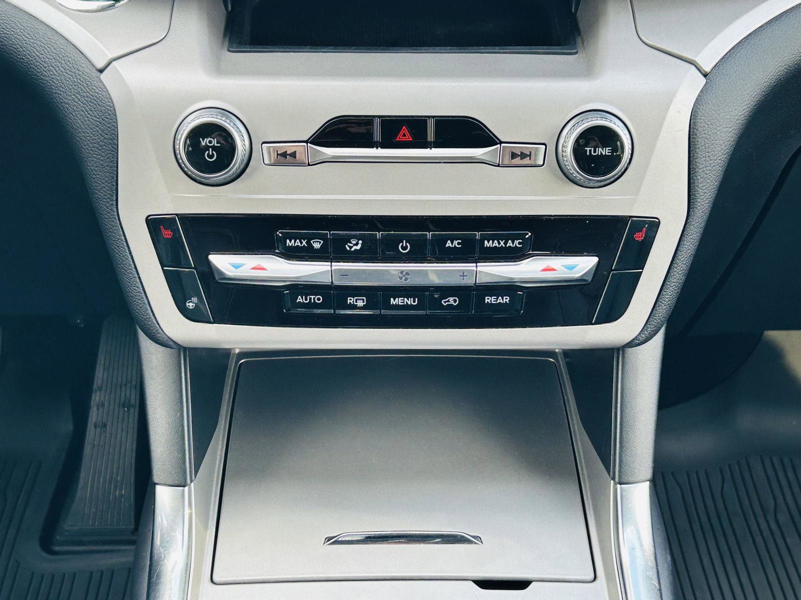 Used 2023 Ford Explorer XLT w/ Equipment Group 202A image 24