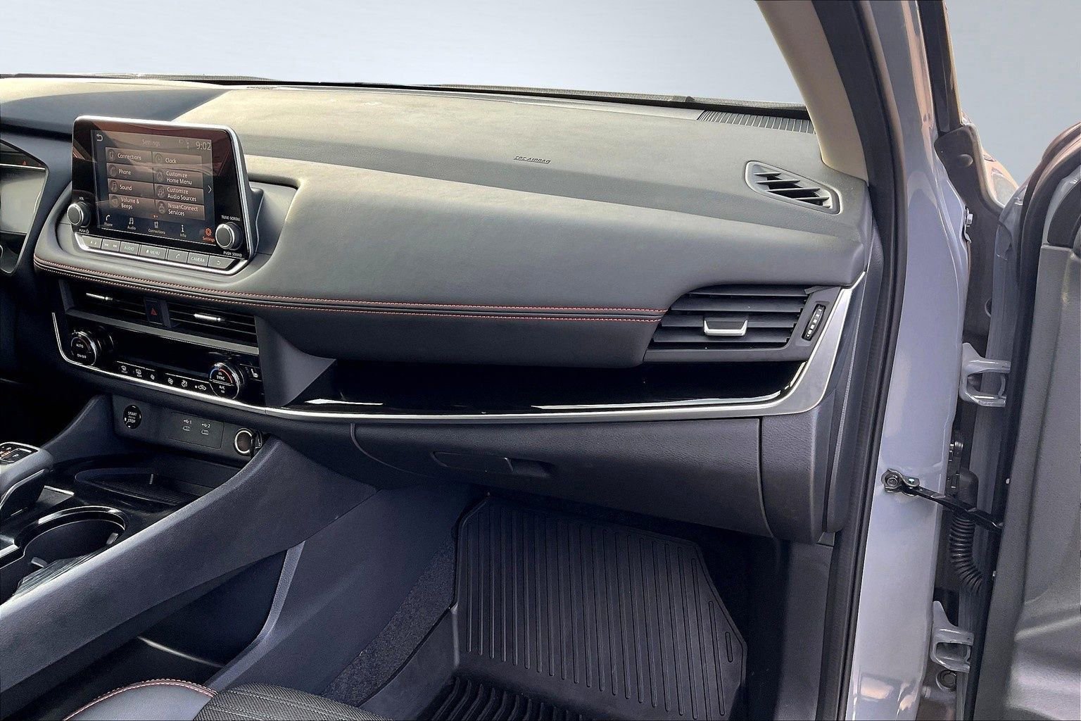 Certified 2025 Nissan Rogue SV image 23