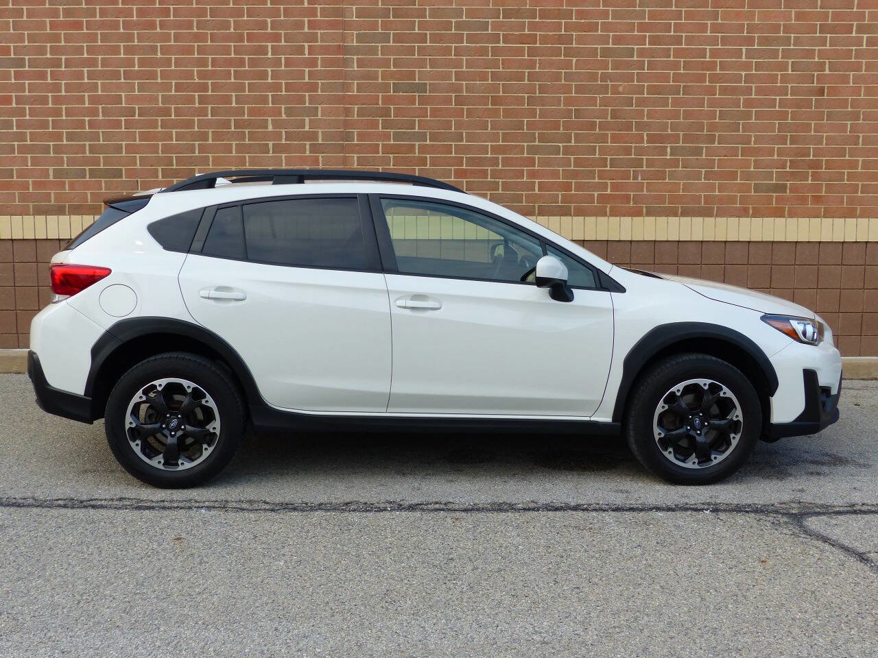 Used 2023 Subaru Crosstrek 2.0i Premium AWD/4WD image 11