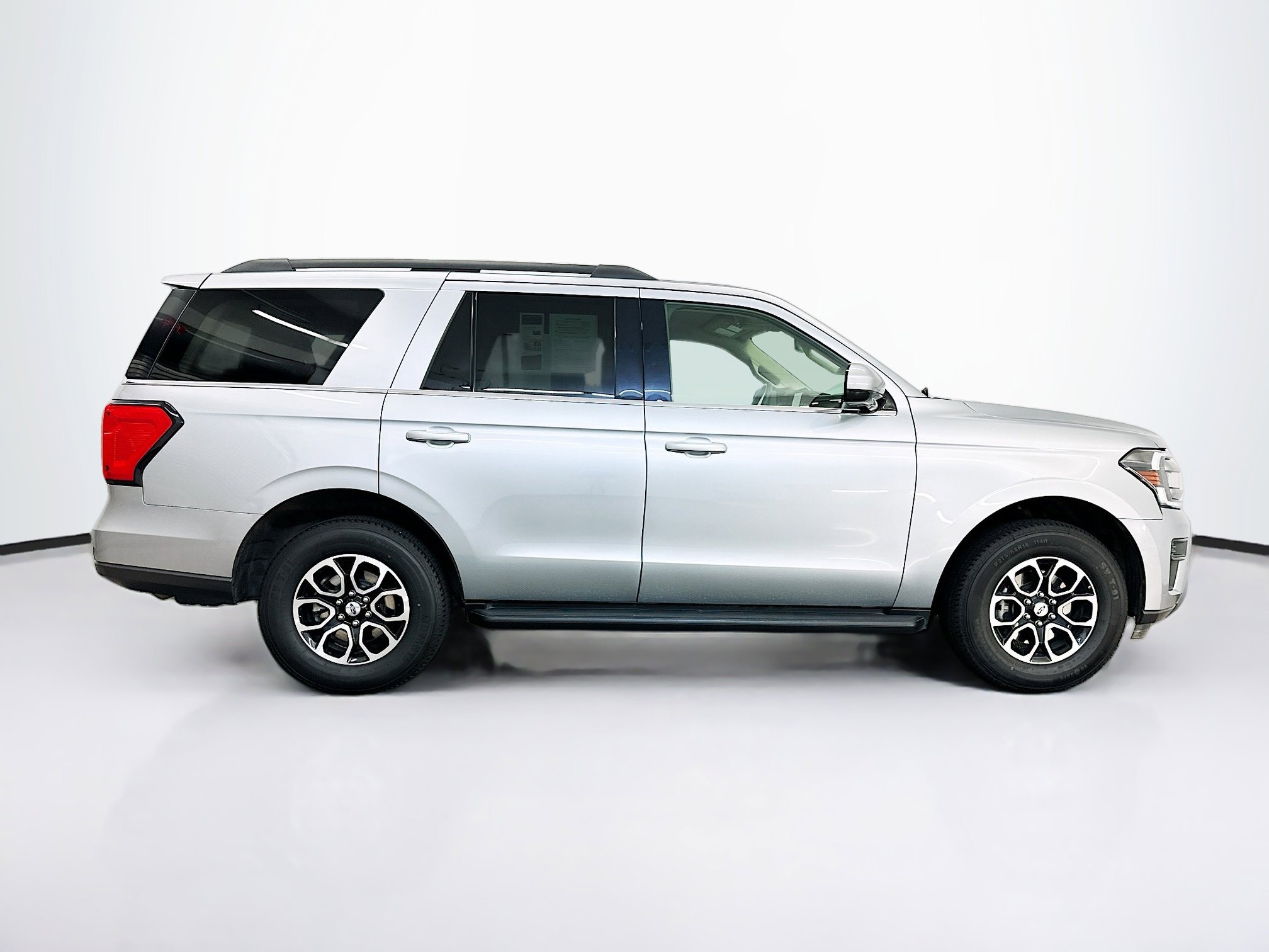 Used 2024 Ford Expedition XLT image 10