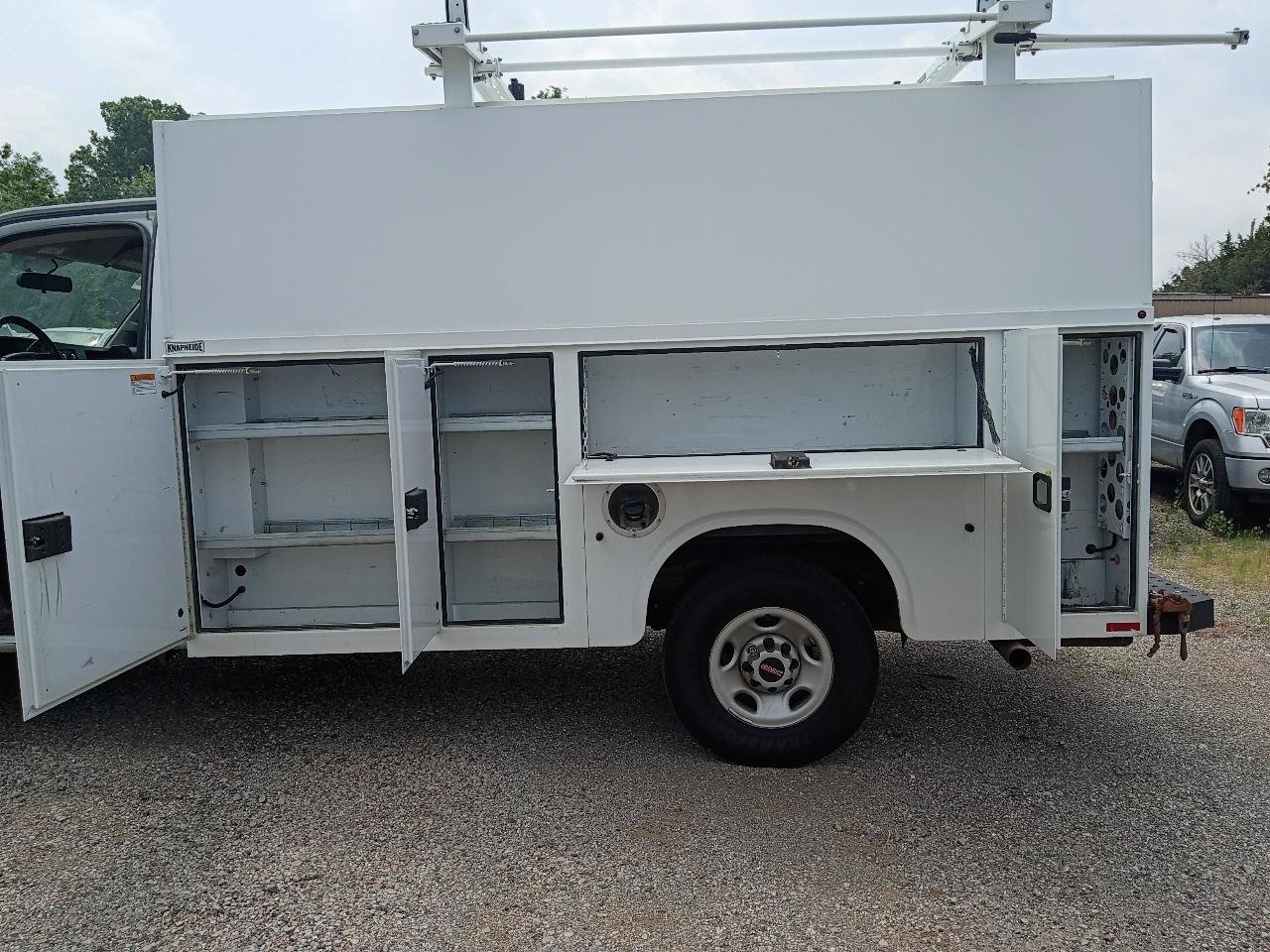 Used 2022 GMC Savana 3500 w/ Power Convenience Package RWD image 17